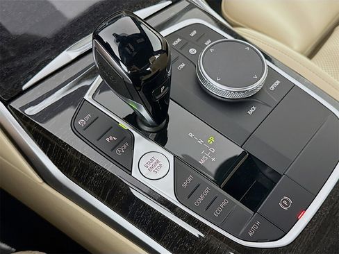 Certified 2022 BMW 330i Sedan w/ Driving Assistance Package image 17