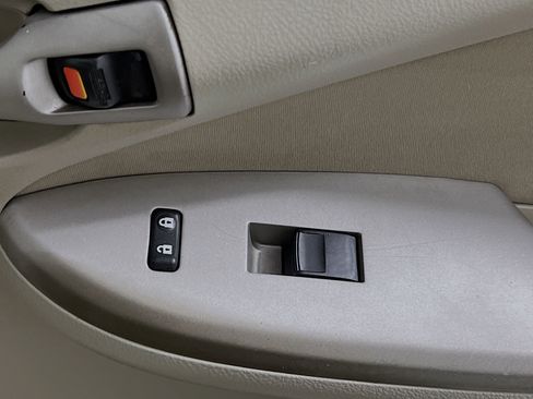 Used 2012 Toyota Corolla LE image 30