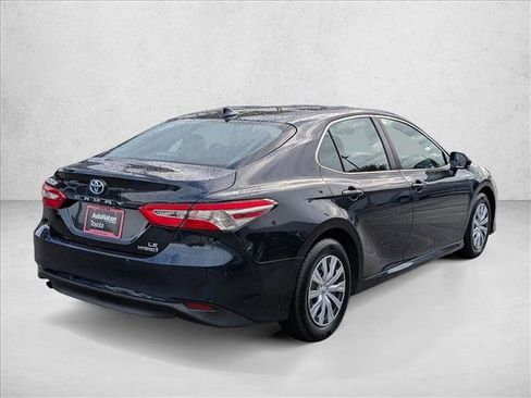 Used 2020 Toyota Camry LE image 5