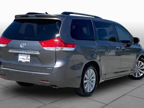 Used 2011 Toyota Sienna Limited w/ Premium Pkg FWD image 12
