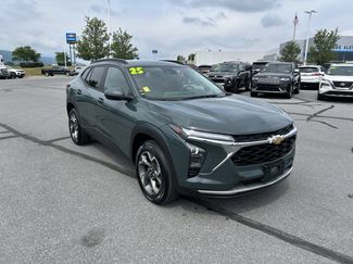 Used 2025 Chevrolet Trax LT w/ Driver Confidence Package FWD video 1