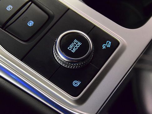 Used 2022 Ford Explorer XLT w/ Equipment Group 202A image 31