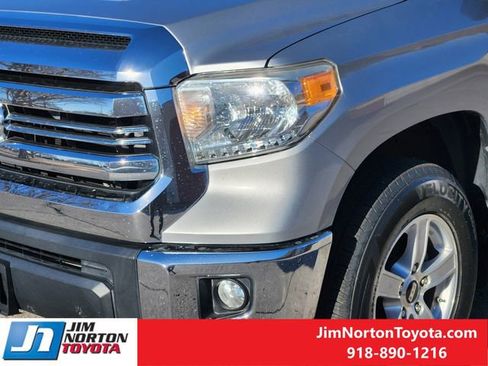 Used 2017 Toyota Tundra SR5 w/ SR5 Upgrade Package image 12