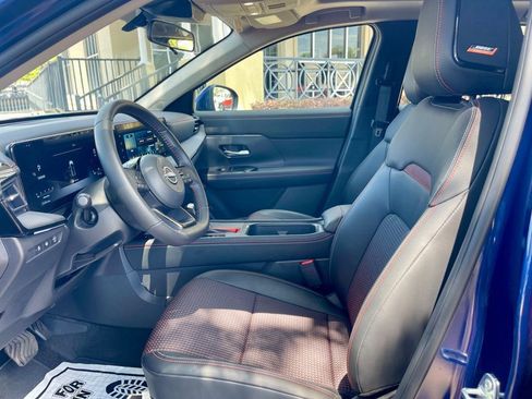 Used 2025 Nissan Kicks SR w/ SR Premium Package FWD image 11