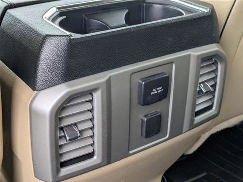 Used 2015 Ford F150 Lariat image 18