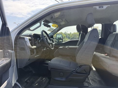 Certified 2025 Ford F250 XL w/ XL Off-Road Package AWD/4WD image 11