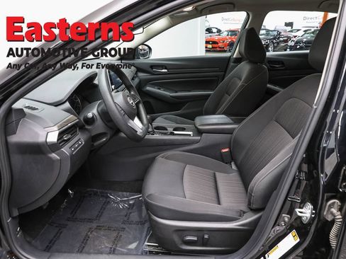 Used 2025 Nissan Altima 2.5 SV FWD image 14