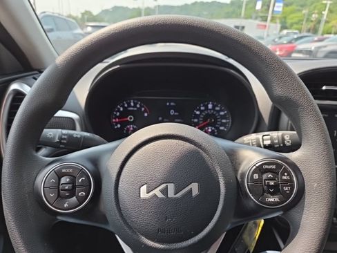 Used 2022 Kia Soul LX FWD image 11