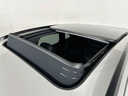 New 2026 Porsche Macan AWD/4WD image 22