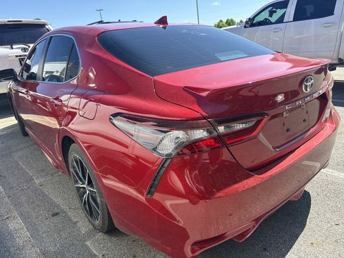 Used 2022 Toyota Camry SE FWD image 3