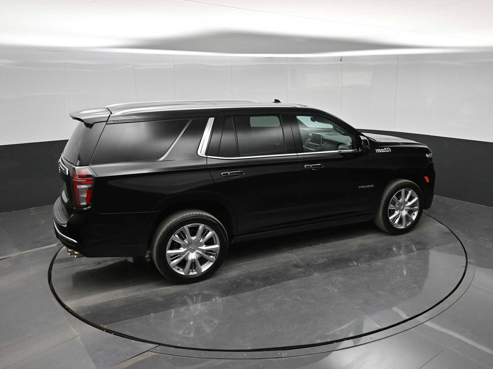 Used 2024 Chevrolet Tahoe High Country w/ Premium Package AWD/4WD image 31