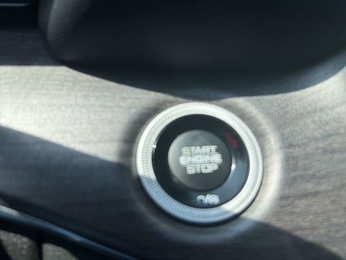 Used 2023 Jeep Grand Cherokee Overland AWD/4WD image 25