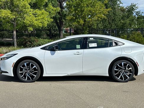New 2026 Toyota Prius Plug-In Hybrid FWD image 9