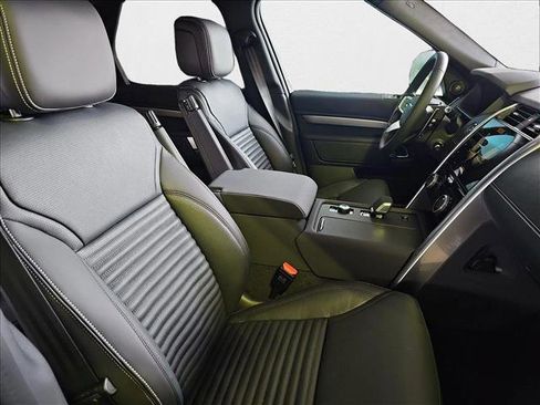 New 2024 Land Rover Discovery Dynamic SE image 10