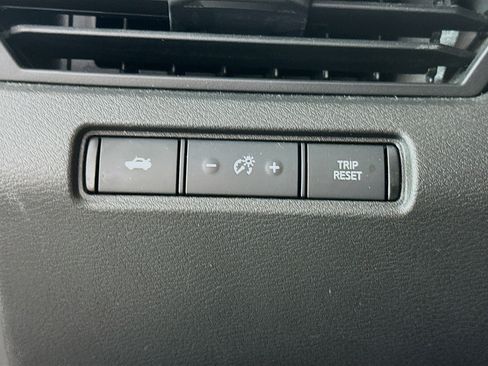 Used 2024 Nissan Altima 2.5 SV image 16