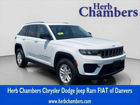 Certified 2023 Jeep Grand Cherokee Laredo AWD/4WD image 1