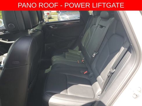 Used 2022 Porsche Macan AWD/4WD image 12