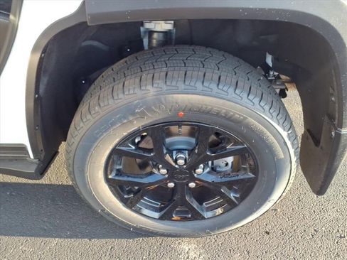 New 2026 Jeep Grand Cherokee Altitude AWD/4WD image 11