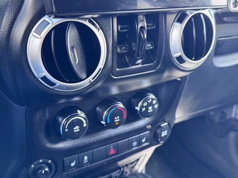 Used 2016 Jeep Wrangler Unlimited Rubicon AWD/4WD image 11