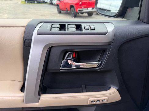 Used 2015 Toyota 4Runner Limited w/ Convenience Package AWD/4WD image 11