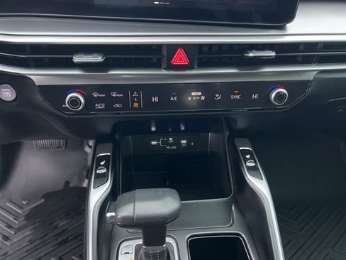 Used 2025 Kia Sorento S image 15