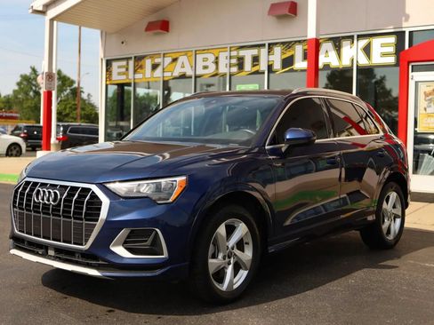 Used 2022 Audi Q3 2.0T Premium w/ Convenience Package AWD/4WD image 1