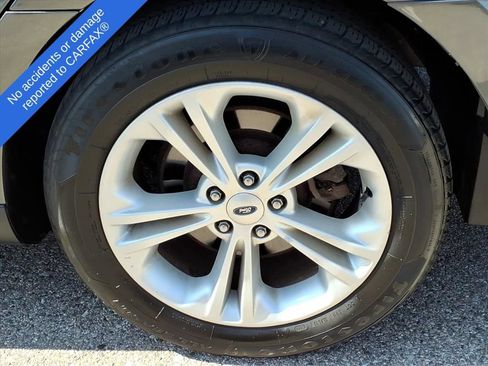 Used 2016 Ford Taurus SEL image 9