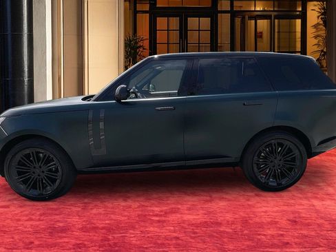 New 2026 Land Rover Range Rover Autobiography AWD/4WD image 2