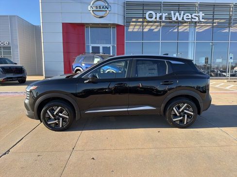 New 2026 Nissan Kicks SV w/ SV Premium Package image 2