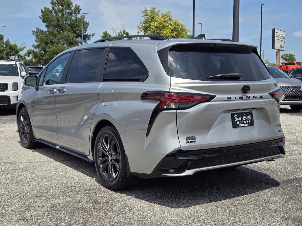Used 2025 Toyota Sienna XSE w/ XSE Premium Package FWD image 11