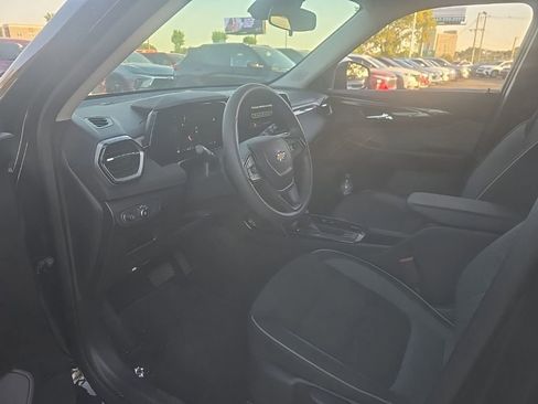 Used 2025 Chevrolet TrailBlazer LT AWD/4WD image 7