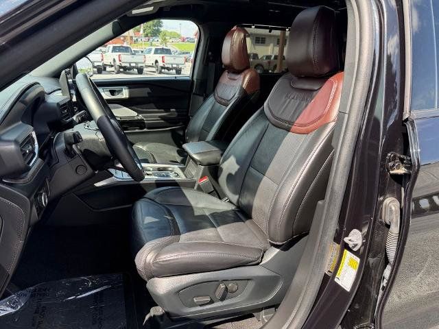 Certified 2023 Ford Explorer Platinum w/ Technology Package AWD/4WD image 12