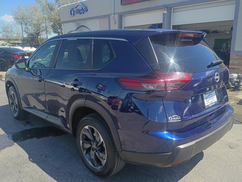 Used 2025 Nissan Rogue SV AWD/4WD image 8