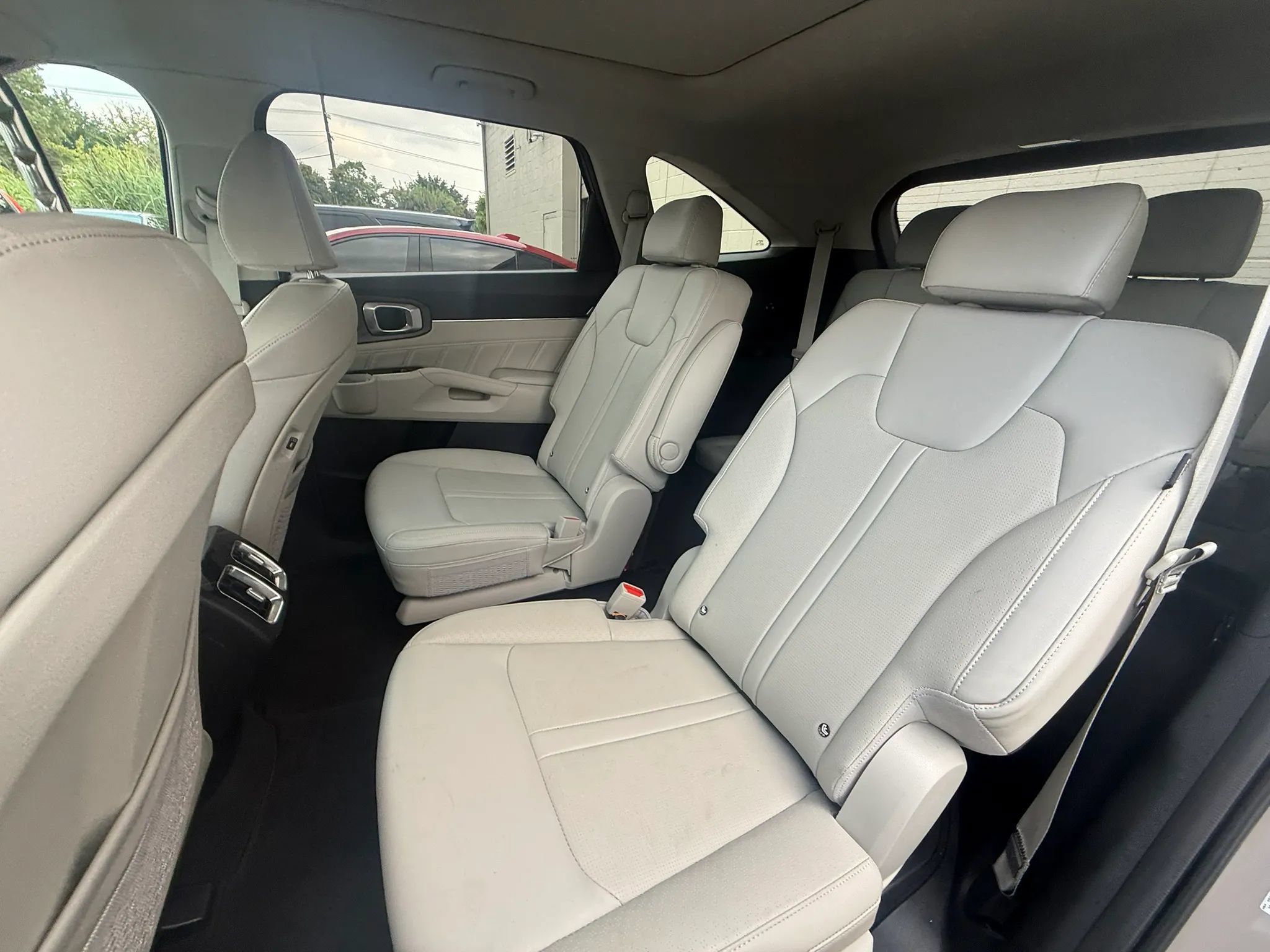 Used 2025 Kia Sorento SX AWD/4WD image 29