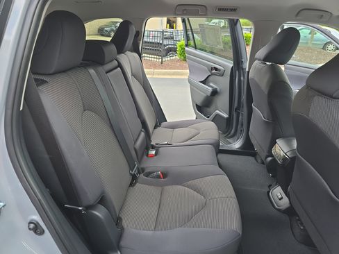 Used 2024 Toyota Highlander LE FWD image 12