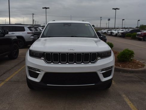 Used 2023 Jeep Grand Cherokee Limited AWD/4WD image 2