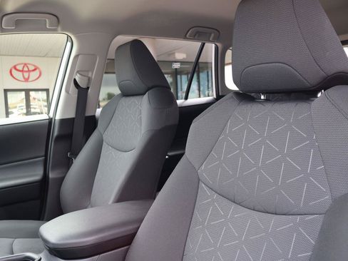 Used 2021 Toyota RAV4 XLE FWD image 13