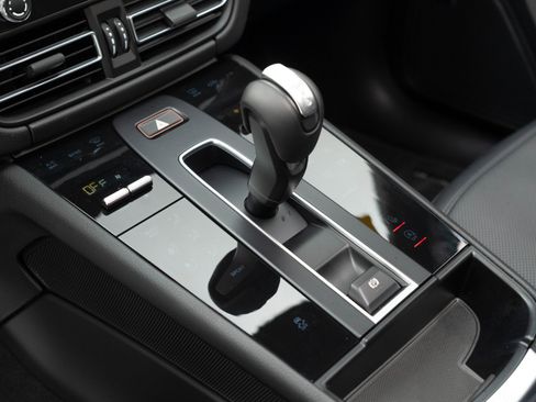 Certified 2026 Porsche Macan image 27