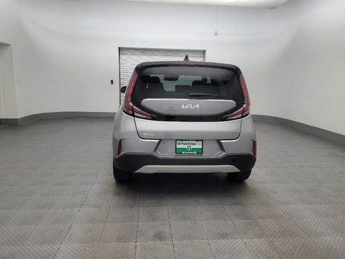 Used 2023 Kia Soul LX image 6