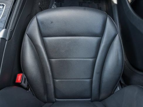 Used 2019 Mercedes-Benz GLC 300 4MATIC image 30