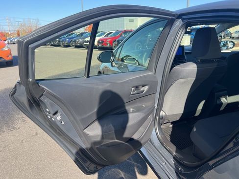 Used 2025 Toyota Corolla LE image 28