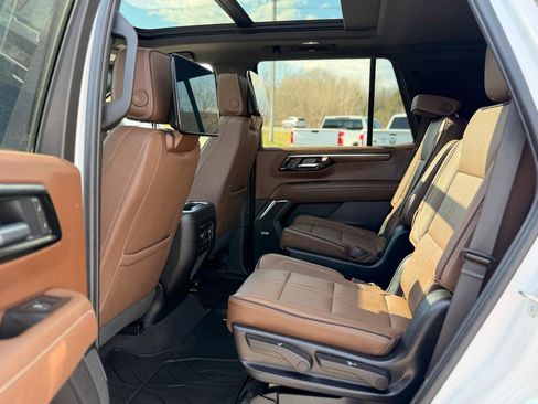 Used 2025 Chevrolet Tahoe High Country image 14