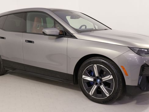 Used 2023 BMW iX xDrive50 w/ Premium Package image 8