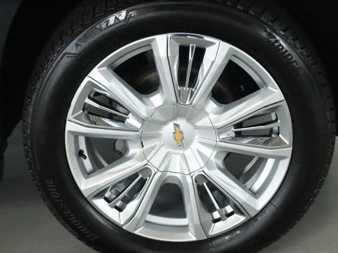 Used 2021 Chevrolet Tahoe High Country w/ Premium Package AWD/4WD image 12