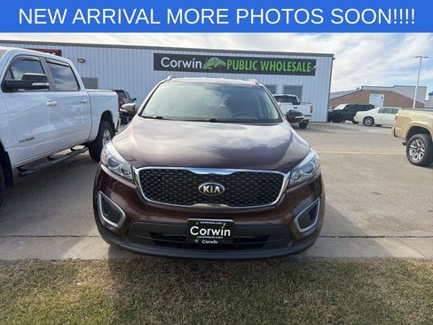Used 2016 Kia Sorento AWD w/ LX Convenience Package image 2