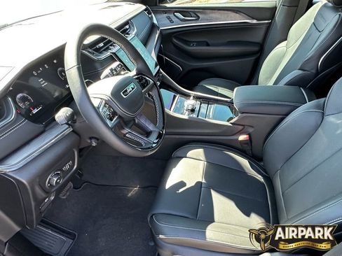 New 2025 Jeep Grand Cherokee Overland w/ Adv Protech Group III AWD/4WD image 17