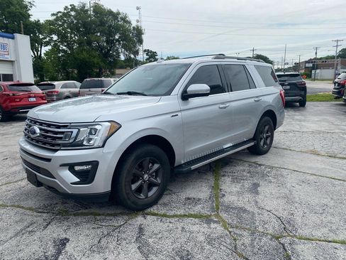 Used 2019 Ford Expedition XLT w/ Equipment Group 202A AWD/4WD image 4
