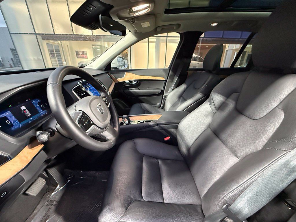 Used 2024 Volvo XC90 B5 Plus AWD/4WD image 6