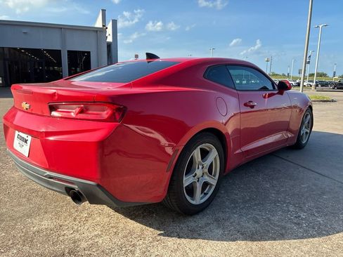 Used 2018 Chevrolet Camaro LT RWD image 5
