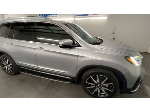 Certified 2019 Honda Pilot Touring image 2